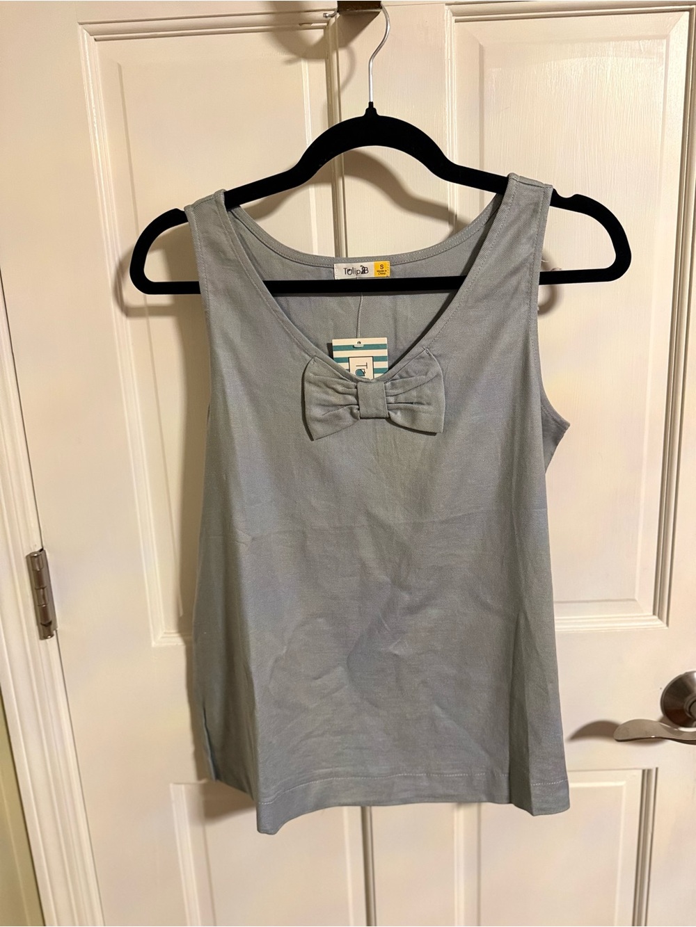 Tulip B-Women’s‎ Light Gray Bow-Accent Tank Top